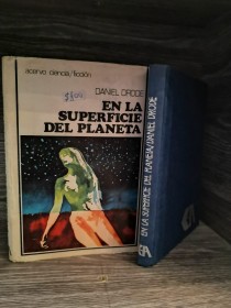 En la superficie del planeta DRODE, DANIEL - Acervo